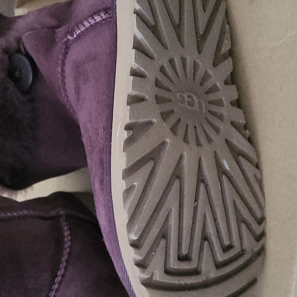 EUC Ugg boots - Picture 6 of 8